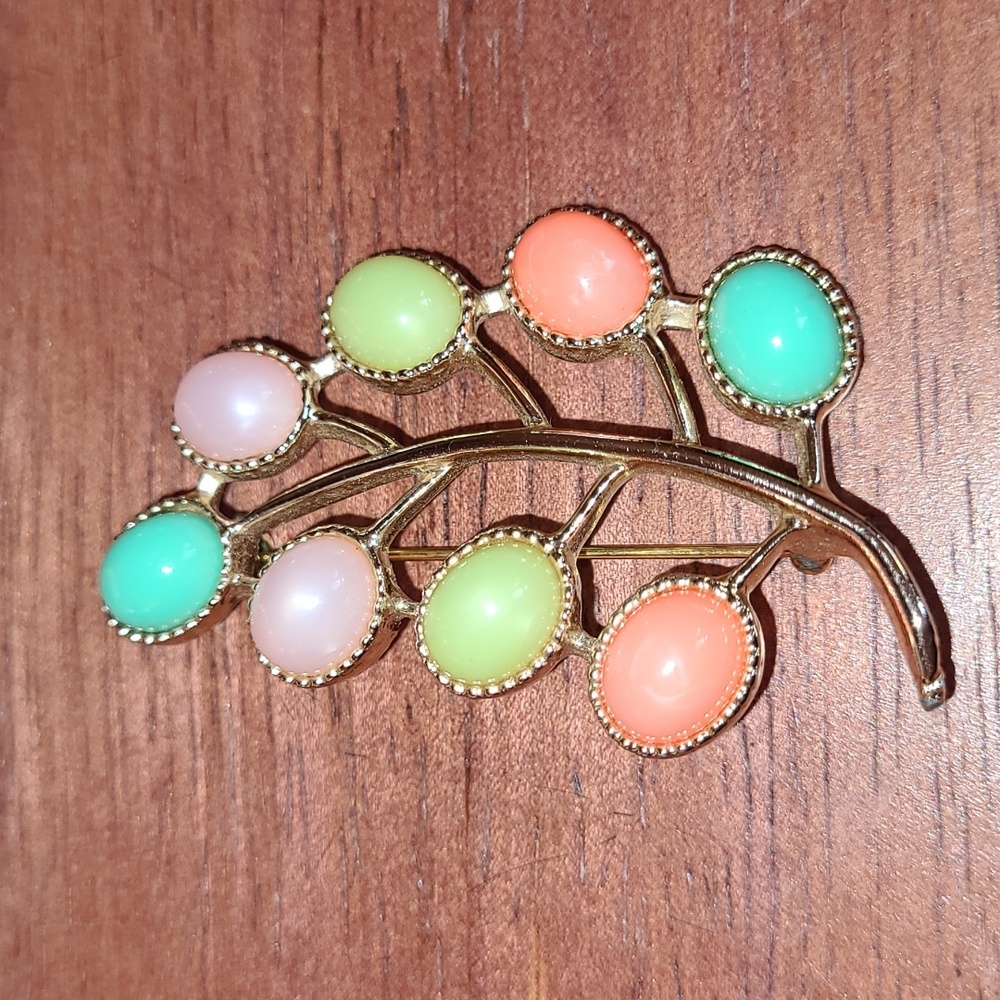 Vintage 1973 Sarah Coventry Candy Land Gold-tone Lucite Pastel Cabochon Brooch - Picture 2 of 8
